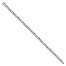 Tennis bracelet clasp detail